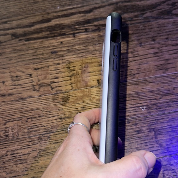 iPhone 11 Disney wallet case - Picture 3 of 4